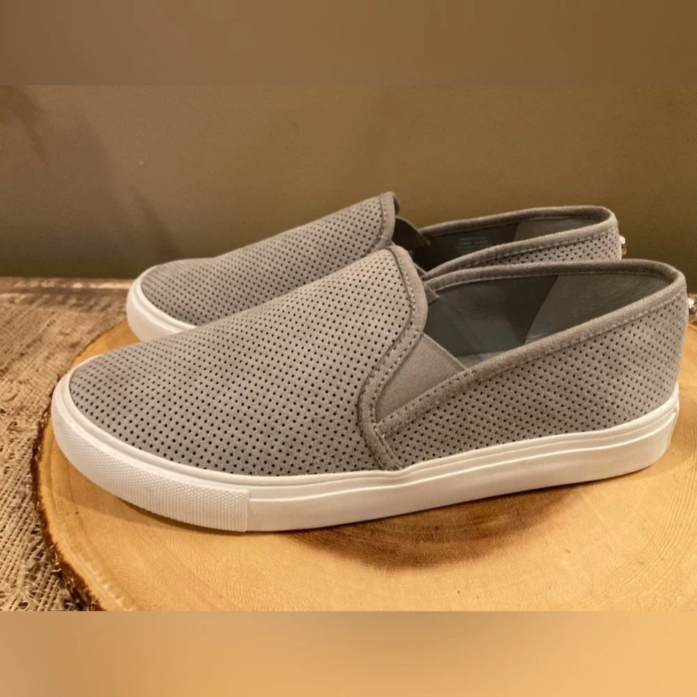 Steve Madden Women’s Zarayy Slip On Sneakers‎ Shoes Gray White Low Top Size 7.5